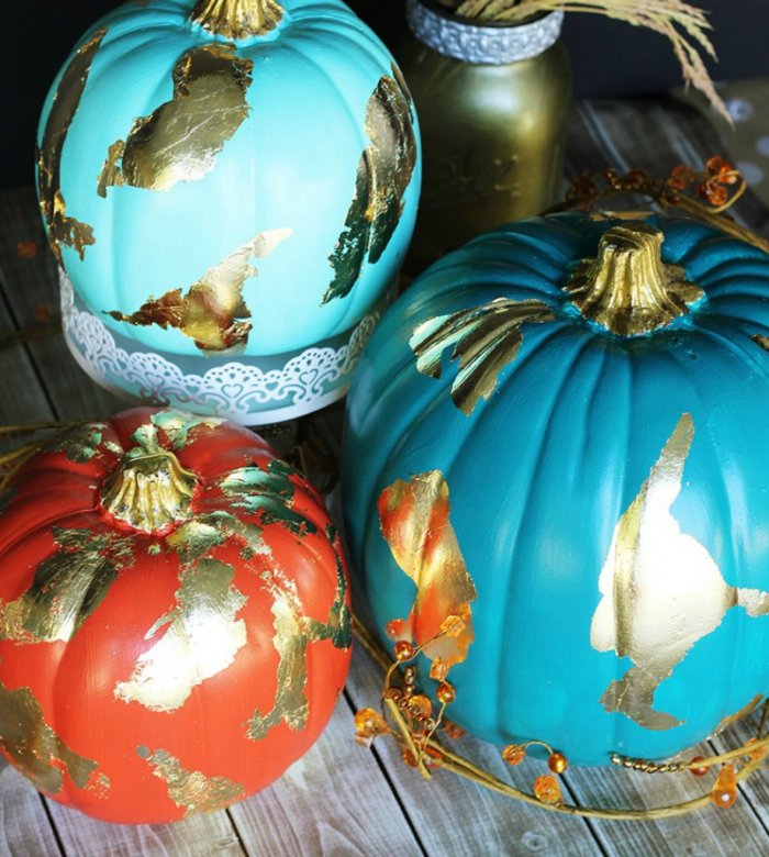 Add some gold to your painted pumpkins for a glamorous look. (Image courtesy of Positively Splendid)